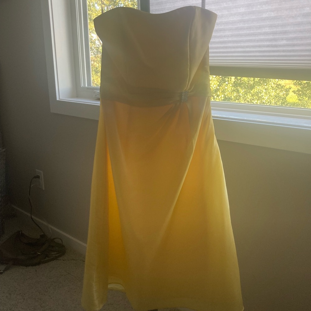 Canary yellow sleeveless grad dress